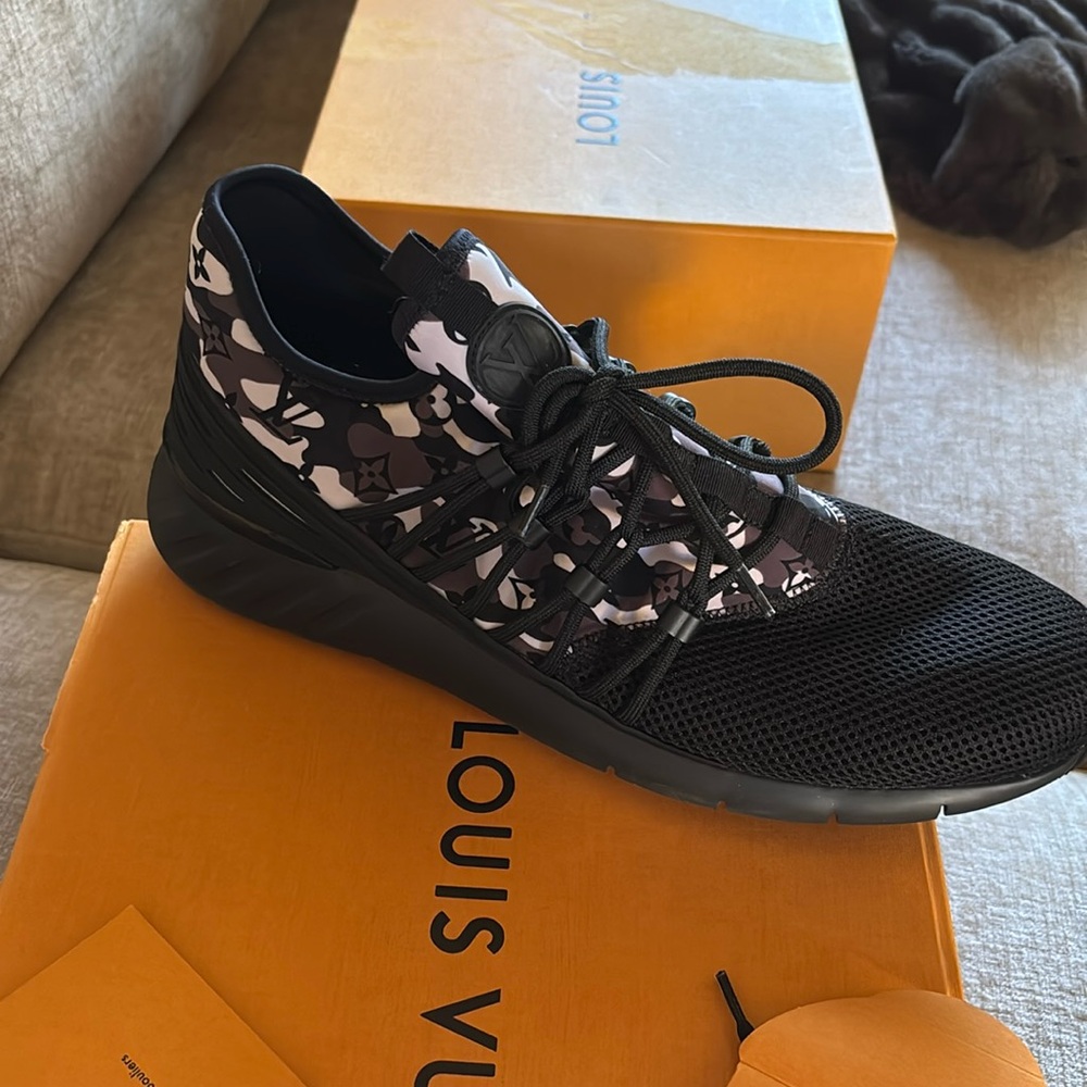 Brand new Louis Vuitton men’s sneakers size 9 1/2 boxing